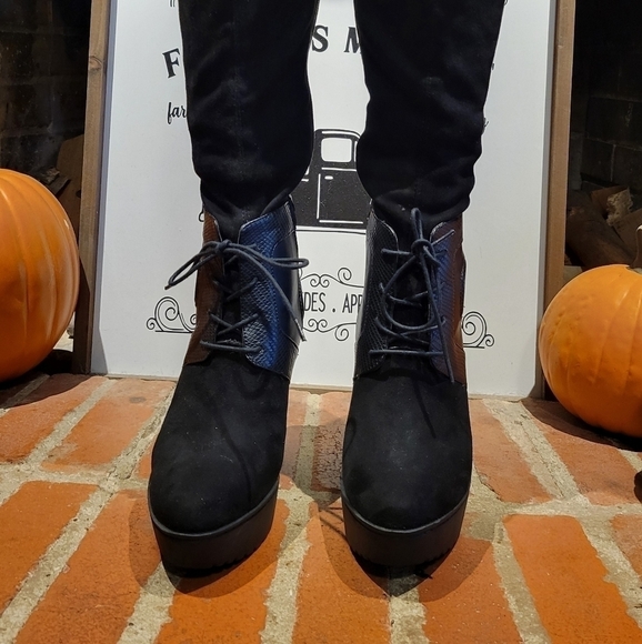 Jlo Vivah Black over the Knee Platform Boots with lace up front Size 7 1/2 M - Picture 7 of 16